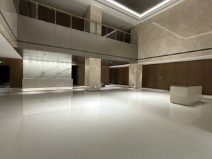 现代简约风格空旷室内空间