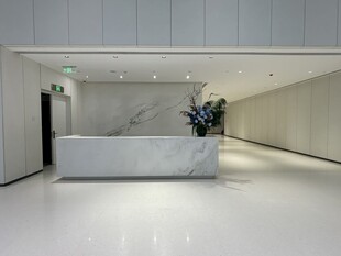 现代简约风格的办公前台