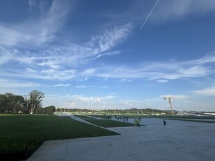 户外开阔风景图