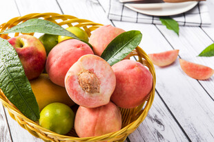 鲜嫩多汁水蜜桃