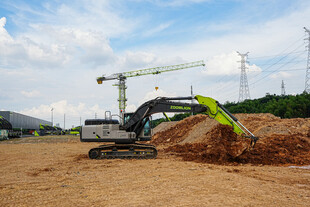 工地挖掘机作业场景