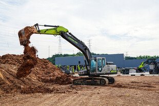 挖掘机施工现场作业