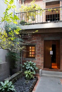 温馨庭院式建筑入口