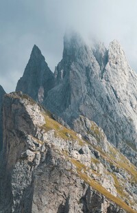 巍峨壮丽的高山景致