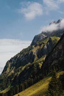 壮丽山峦与云雾美景