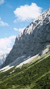 巍峨高山