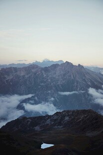 高山云海壮丽景观