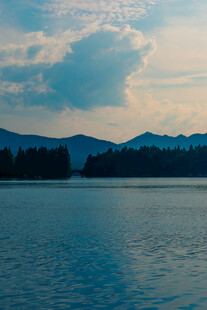 湖畔黄昏美景