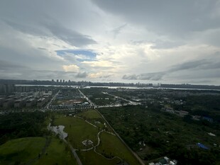 城市远景与天空景观