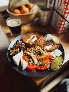 丰盛美味的西式拼盘料理