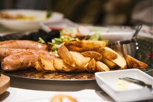 丰盛烤肉拼盘美食盛宴