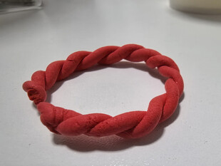 红色麻花状橡皮泥手环