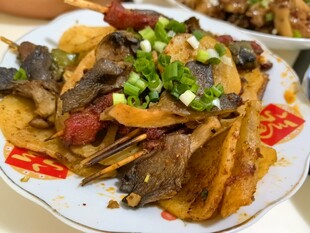 美味丰盛的特色炒菜拼盘