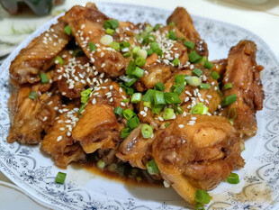 美味芝麻葱花红烧鸡翅