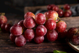 新鲜红葡萄