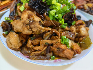 木耳炒鸡肉