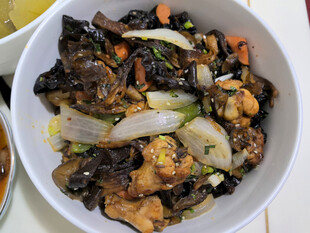 美味木耳洋葱炒鸡肉