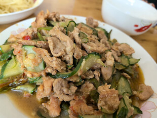 黄瓜炒肉片
