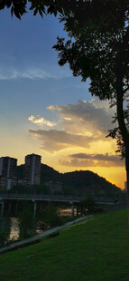 湖畔黄昏美景