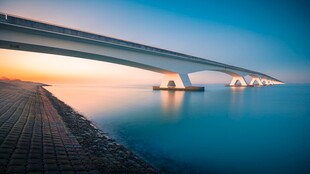 海上大桥日出美景