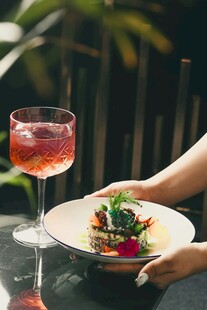 精致餐食与美酒搭配