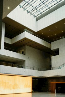 现代多层建筑内部空间