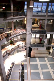 现代多层建筑内部空间景观