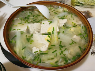鲜美豆腐青菜汤