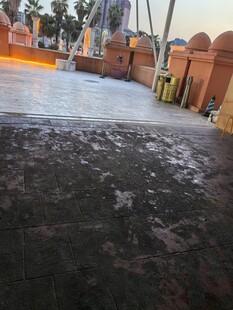 户外地面斑驳纹理场景