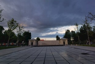 广场风云景