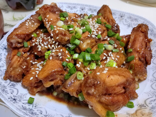 美味芝麻葱花红烧鸡翅