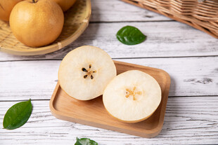 新鲜切开梨子