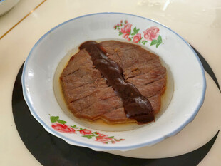 盘中煎牛排