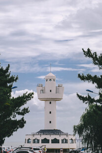 海边灯塔景观