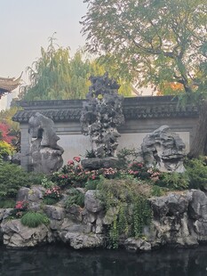 中式园林假山景观一角