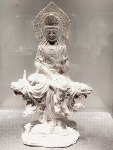白瓷观音像