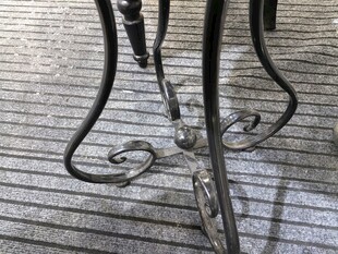 铁艺桌脚细节展示