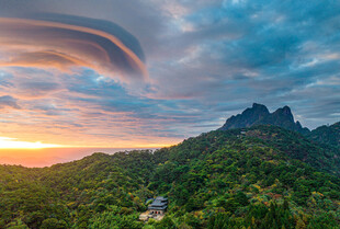山间日出美景
