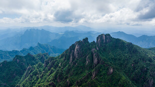 壮丽山峦景色