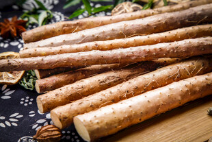 新鲜山药摆放展示