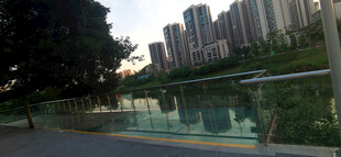 城市河畔玻璃观景平台景观