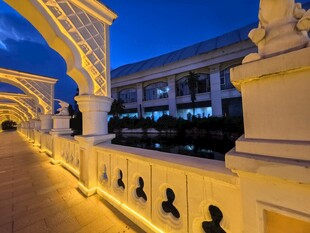 夜晚华丽长廊景观