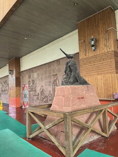 室内展示的独特雕塑作品