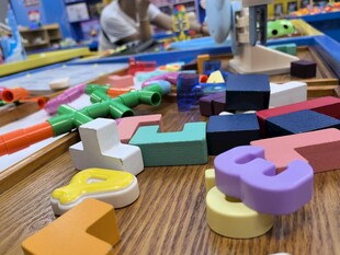多彩积木玩具展示
