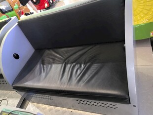 黑色皮质沙发展示