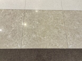 浅米色大理石瓷砖地面