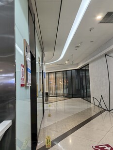现代宽敞的走廊空间