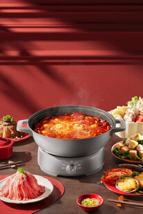 丰盛火锅美食摆桌场景