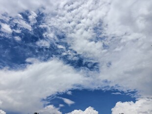 蓝天白云美景