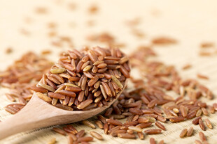 木勺上的亚麻籽